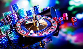 gold fish ကာစီနို Live Roulette table dealer ကစားနေသောမြင်ကွင်း

